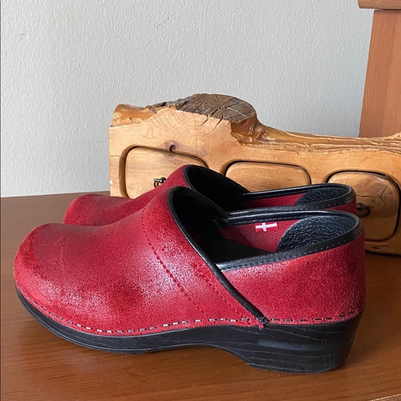 Sanita Red Suede Leather Pro Professional Clogs - Picture 2 of 7